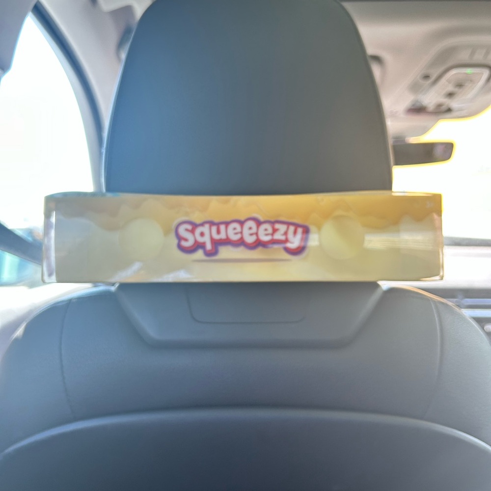 Squeezy Butter squishy - Picture 3 of 4